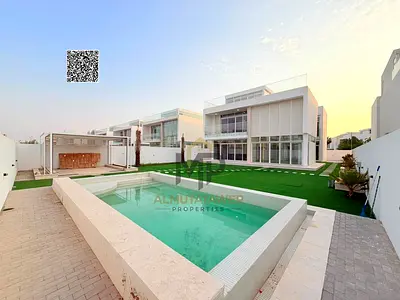 فيلا للبيع في الزورة، على شاطئ البحر، محاطة بجمال طبيعي مذهل. تشطيبات فاخرة وتصميم أنيق. ملكية حرة.
