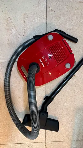 Samsung Canister Vacuum Cleaner in Red