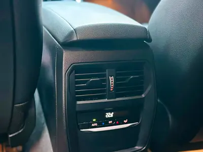 BMW 3 Series 330i, миниатюра 18