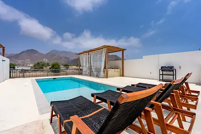 Escape to a Boho-Style 3BR Villa with Assistant's Room, Private Pool, Pergola, and Breathtaking Mountain Views, Al Dana Island, Fujairah