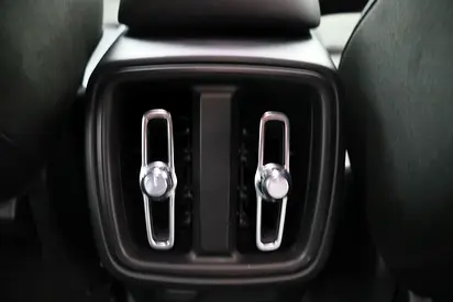 2023 Volvo XC40 — миниатюра 16