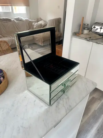 Mirrored glass jewellery box with ring slots and drawers