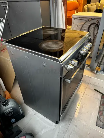 Used Whirlpool electric cooker with glass-ceramic hob and oven