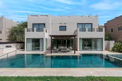 Serene Contemporary Villa at The Lakes