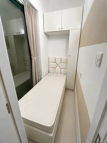 Amazing single partition with balcony متاح سينجل برتيشن في بارشا هايتس تيكوم