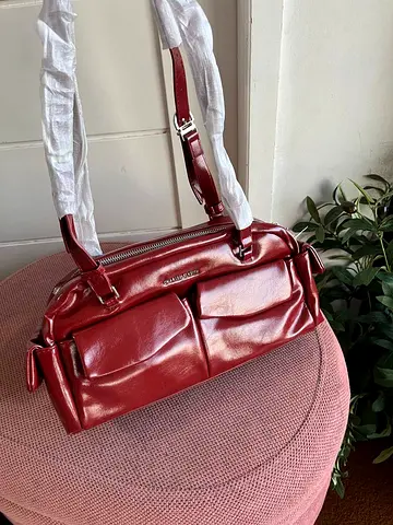Maroon leather shoulder bag with front pockets