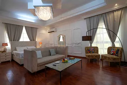 Huge Master Bedroom w/Jacuzzi