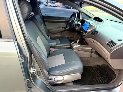 2010 Honda CIVIC — фото 9