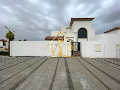 Corner- Single Row Unit | Unique- Prime Location | Huge Size Villa
