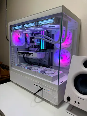 Title:
Custom All-White Gaming PC | RTX 5060 Ti | Ryzen 5 7600X | 32GB DDR5 | 5TB -1nvme + 1 satassd