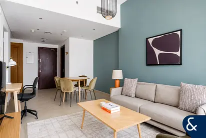1 Bed | Large Layout | 850 sqft | Lake View