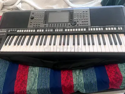 Yamaha a3000 Keyboard with Carry Bag and holder, Good Working Condition
