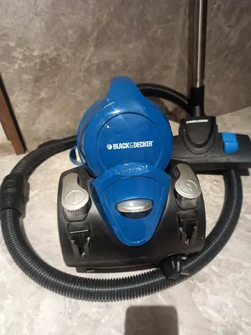 Black & Decker Compact Canister Vacuum Cleaner - Good Condition