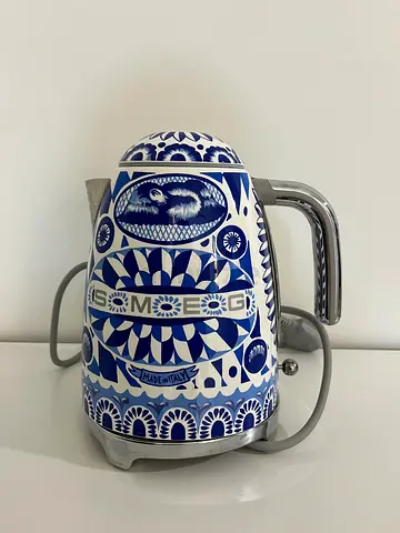 SMEG x Dolce & Gabbana Blu Mediterraneo Kettle – 1.7L