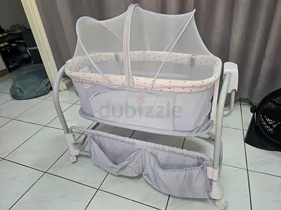 Auto swing baby crib