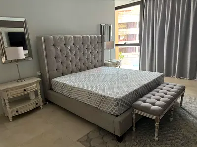 Selling high quality bed with side table and dressing table like a new