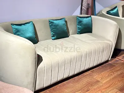 Modern 3-Seater Curved Sofa in Light Beige Velvet