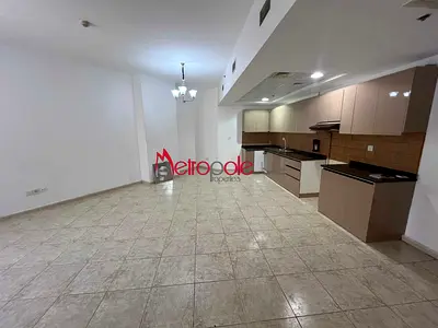 Upgraded | Beautiful 2 Bedroom apartment | Pool view | Ready to move in