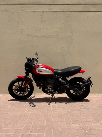 Ducati Scrambler Icon 2015, ready as new for you!