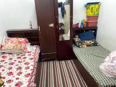 Executive Bed space available for Pakistani or Indian Muslim in Hor Al Anz