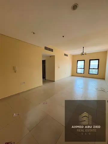 Beautiful spacious 1BR apartment, master bedroom, 2 baths, balcony, built-in wardrobes, huge kitchen, family-friendly, near all services. Deposit cheq