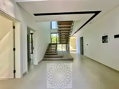 Luxury villa for sale in Hill City