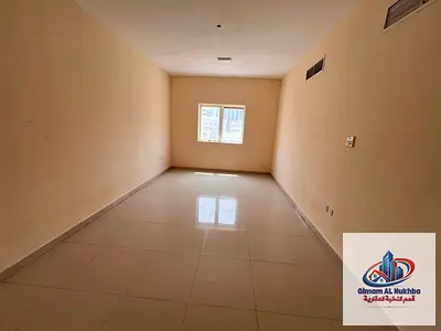 راحة كاملة في القليعة غرفتين وصالة مضيئة مع بلكونة 3 حمامات غرفتين ماستر تكييف وغاز مركزي بناية نظيفة جداً باركنج مجاني وتأمين شيك