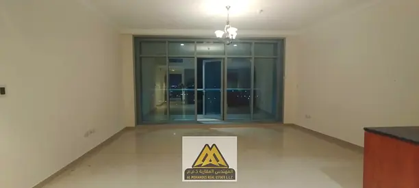 فرصة مميزة للسكن في كورنيش ريزيدنس بعجمان، أحد الأبراج المميزة في منطقة الكورنيش، شقة غرفة وصالة تتميز بمساحة كبيرة جداً وتصميم راقٍ، مع إطلالة مميزة