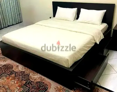 Ikea malm queen size bed with matters 2 storage