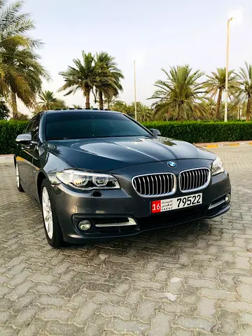 BMW 5-Series 528i 2016 | Canadian Specs | Well Maintained