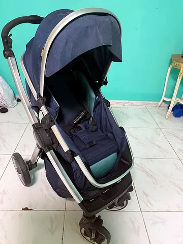 Well-kept giggles navy blue single stroller with adjustable canopy and storage basket