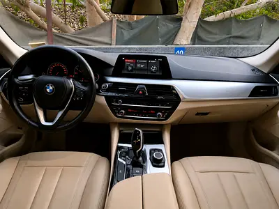 BMW 5-Series 520i Exclusive 2020 GCC Specs - Pristine Condition-2