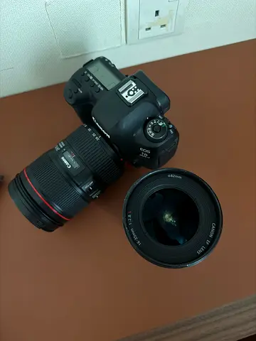 Canon 5D mak 4 EOS DSLR with 24-70mm L-series Lens and 24 -105