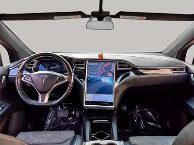 2017 Tesla MODEL X — фото 10