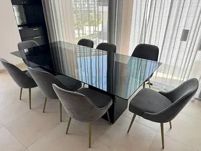 Perfect condition dining table with six chairs like a new