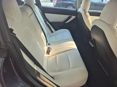 صورة 10 لـ 2021 Tesla MODEL 3