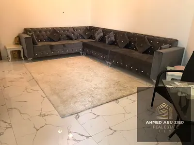 غرفـــــــــة ماستر \ صالة كبيرة \ مطبخ مجهز \ 2 حمام تشطيب راقي جيم \ مسبح \ حديقة \ بلكونة اطلالة بحرية \ تسهيلات في الدفع \ قريب لمخرج دبي الشارقة