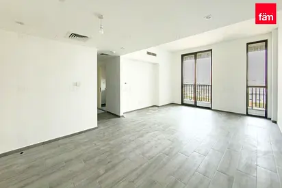 Vacant | Central Garden View | Closed Kitchen