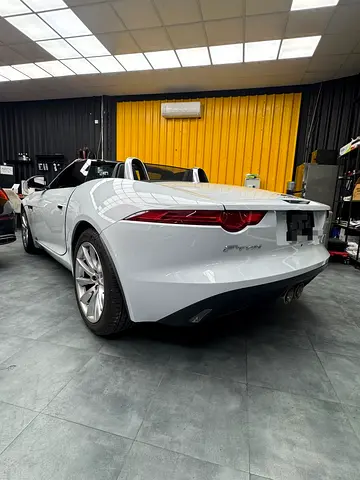 صورة 10 لـ 2016 Jaguar F-TYPE