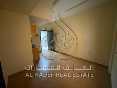 استوديو للإيجار السنوي بالمجرة، ثاني ساكن وبجوار الكورنيش. تكييف وغاز مركزي، 16 ألف درهم، والدفع على 4 دفعات. موقع مميز وسعر مناسب.
