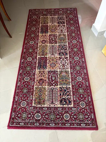 Traditional Maroon Area Rug with Intricate Pattern