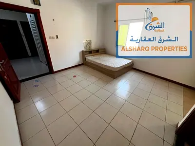 استديو للإيجار في كورنيش عجمان ثاني صف تكييف اسبليت ومساحة مضيئة 17 ألف