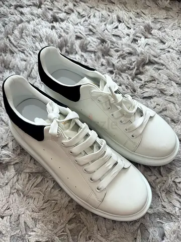 Original Alxender McQueen sneakers with black heel - new size 45