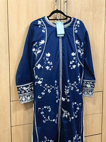 Maryum and Maria 3-piece lawn embroidered large color blue