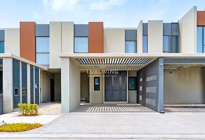 Spacious Layout | Single Row | Modern Contemporary