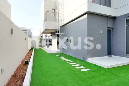 Maid and Study Room | Vacant | Huge Layout