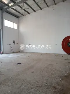 OFFER OFFER OFFER / Whole Ground Floor 1400 SQ FT Warehouse with 3 Phase Electricity Ready to Move i