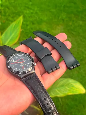 Swatch black analog wristwatch with extra rubber straps