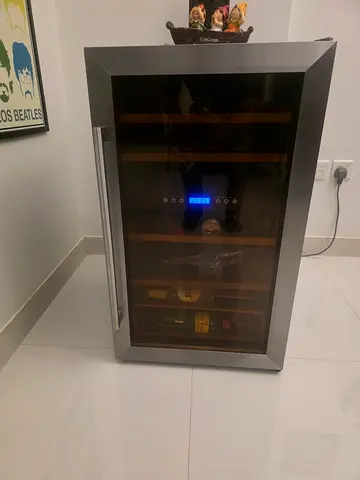 HOOVER WINE FRIDGE
