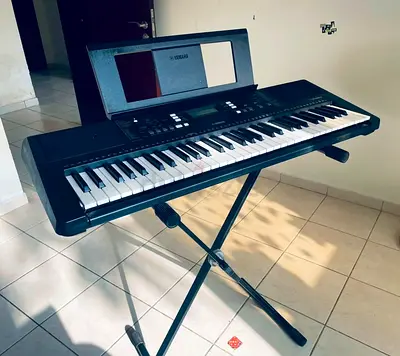 Yamaha Digital Keyboard with Stand and Music Rest